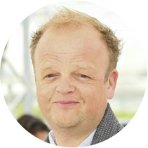 Toby Jones - Wikipedia