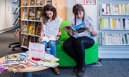 Two students sat in the Alliance Française de Manchester